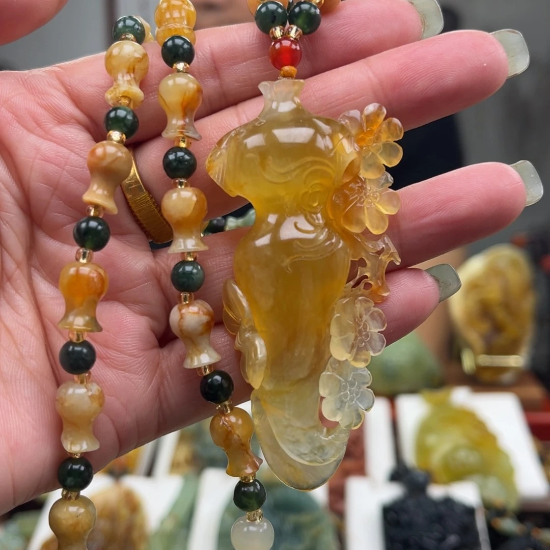 蛇纹石玉合金颈饰挂件