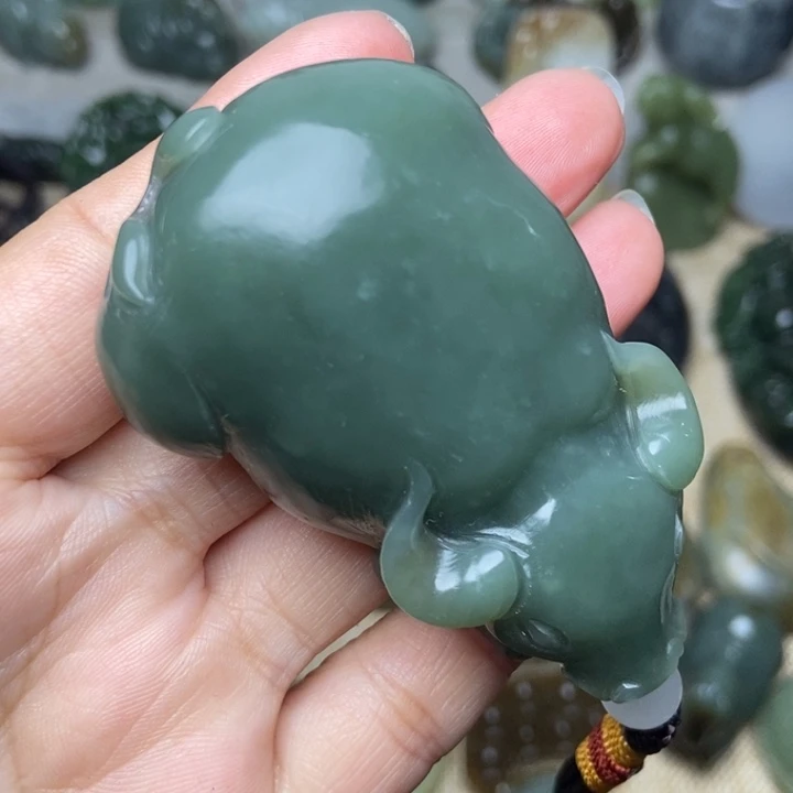 和田玉未镶嵌颈饰有棉点