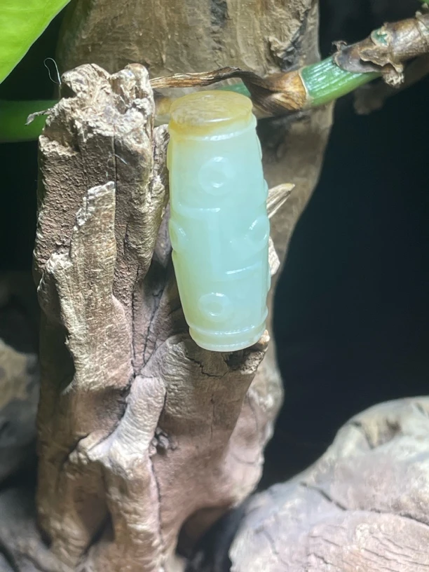 新疆和田玉挂件，切末糖勒子挂件（九眼）