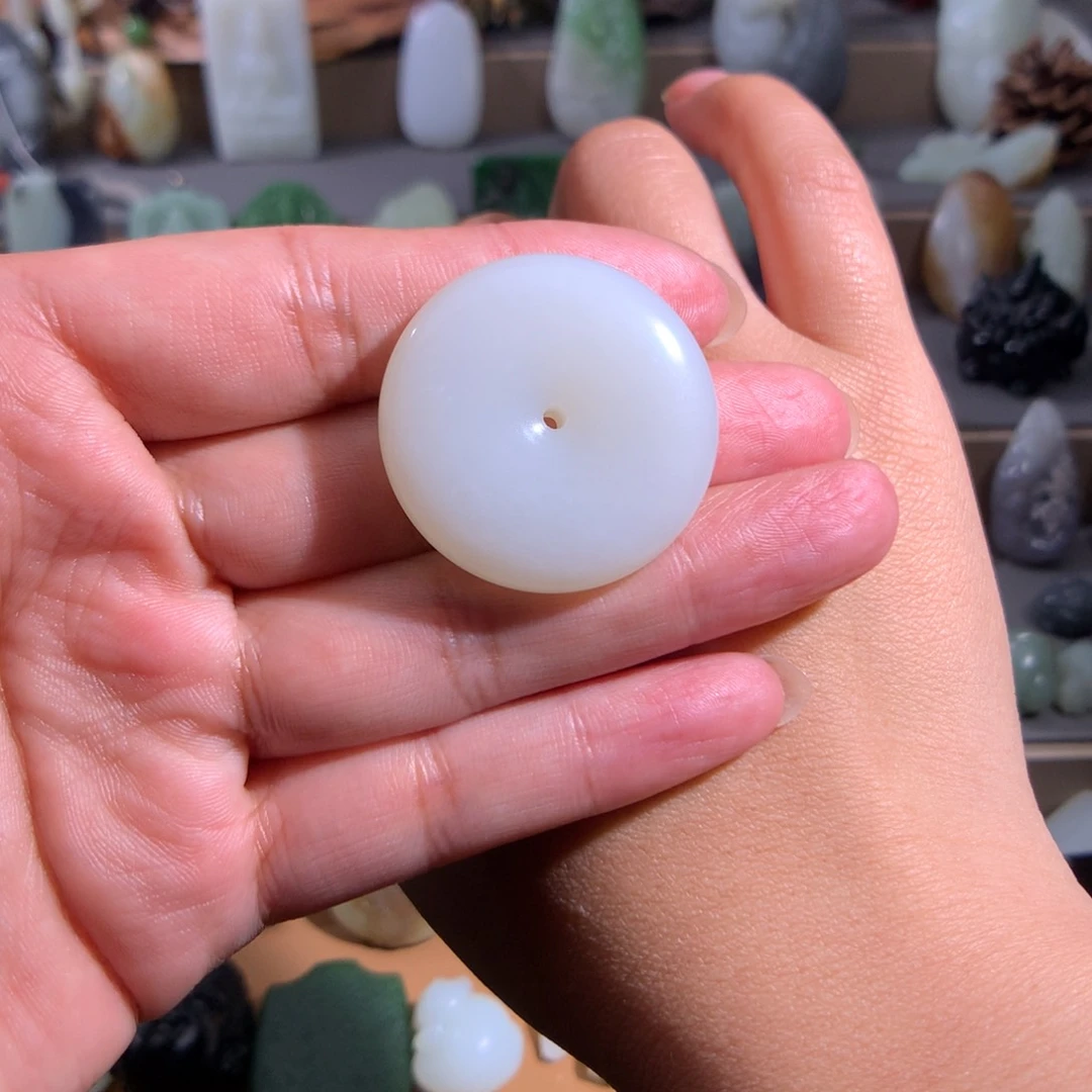 和田玉颈饰未镶嵌蝉**远