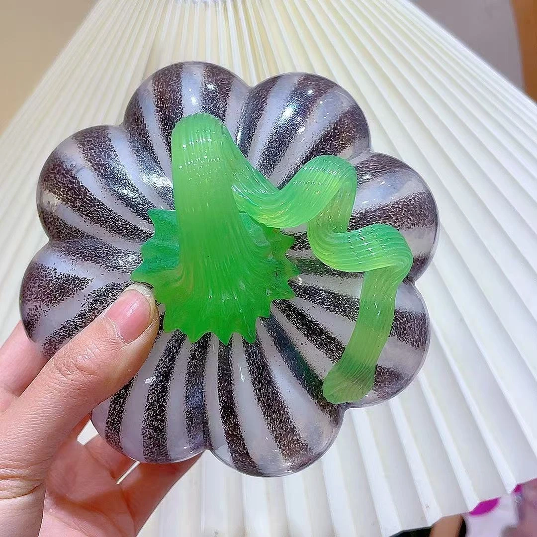 黑白条纹 绿藤琉璃南瓜摆件