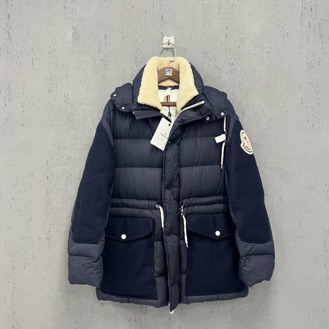 99新 MONCLER moncler蒙口藏青色带毛领大标厚款羽绒服3码