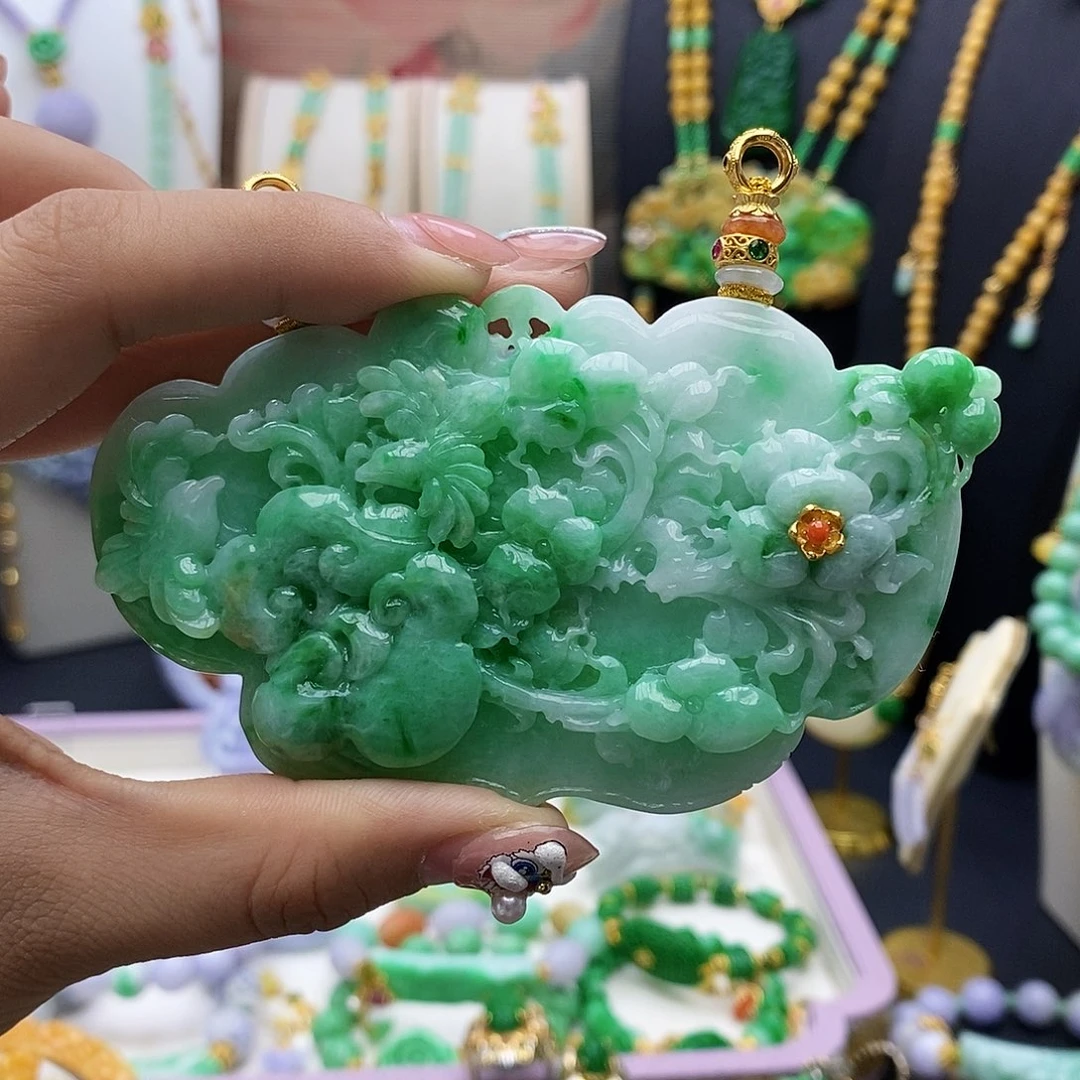 翡翠颈饰未镶嵌天然