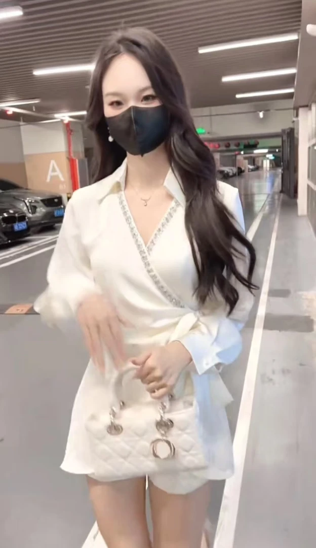 一片式穿洞带砖连衣+裙短裤小香风显瘦气质网红轻奢时尚设计感