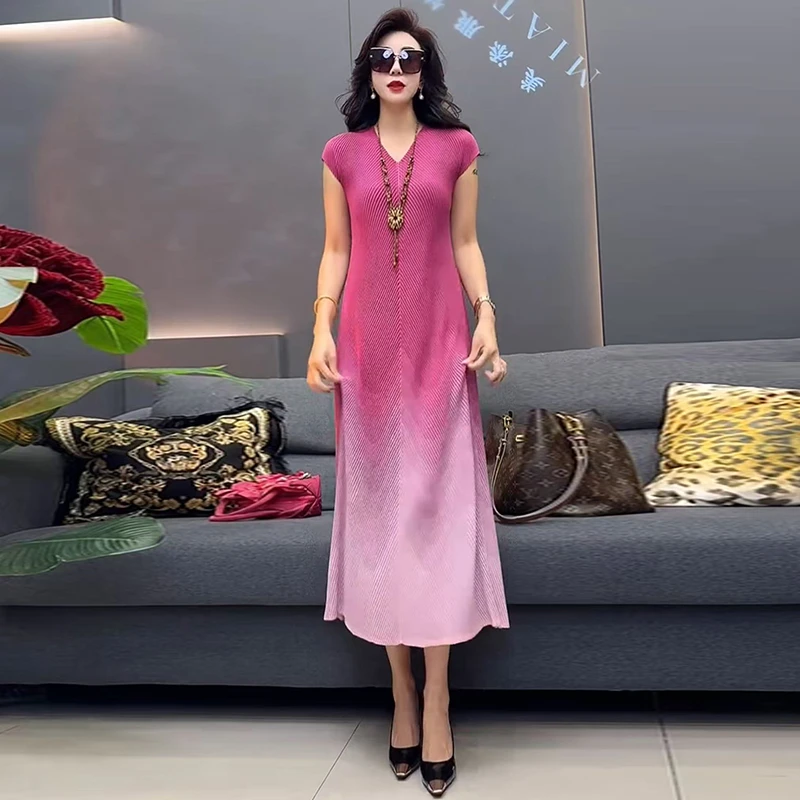 渐变色龙鳞纹连衣裙夏季新款宽松遮肚中长裙时髦洋气V领过膝裙子