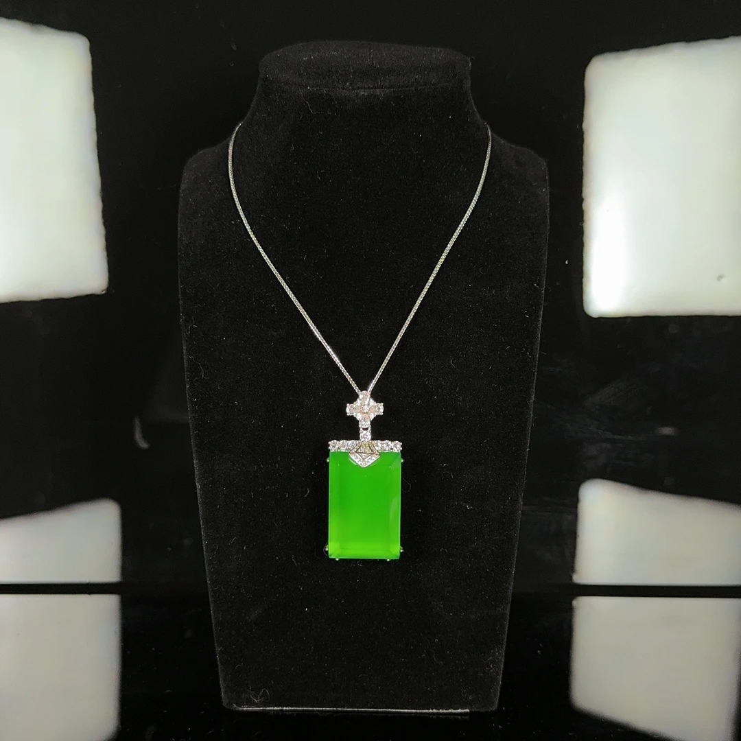 阳绿无事牌s925纯银简镶玉髓吊坠项链