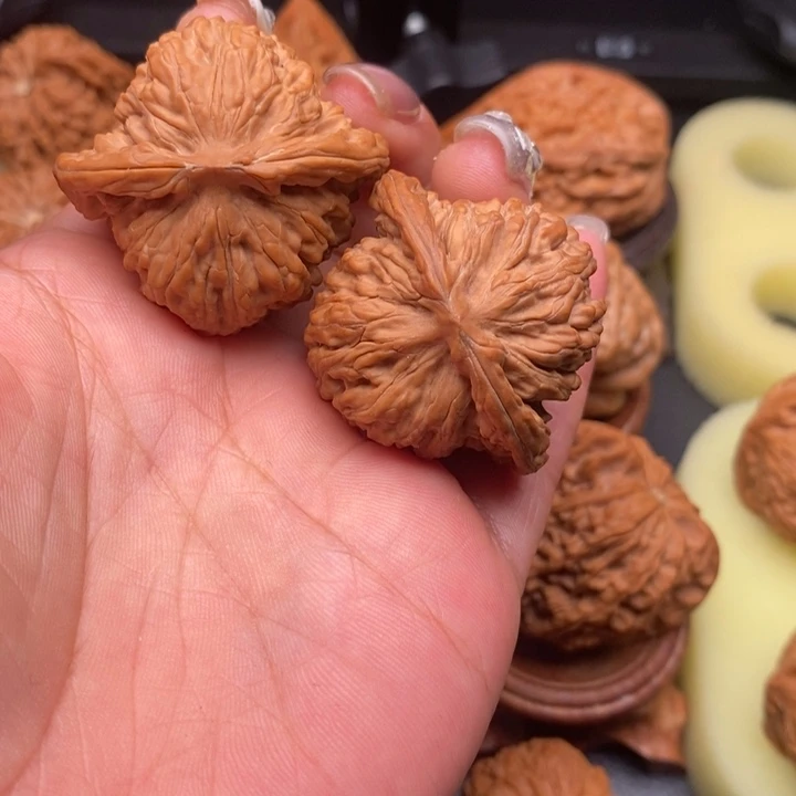 【闪购商品】文玩核桃手把件39尺汉高楼