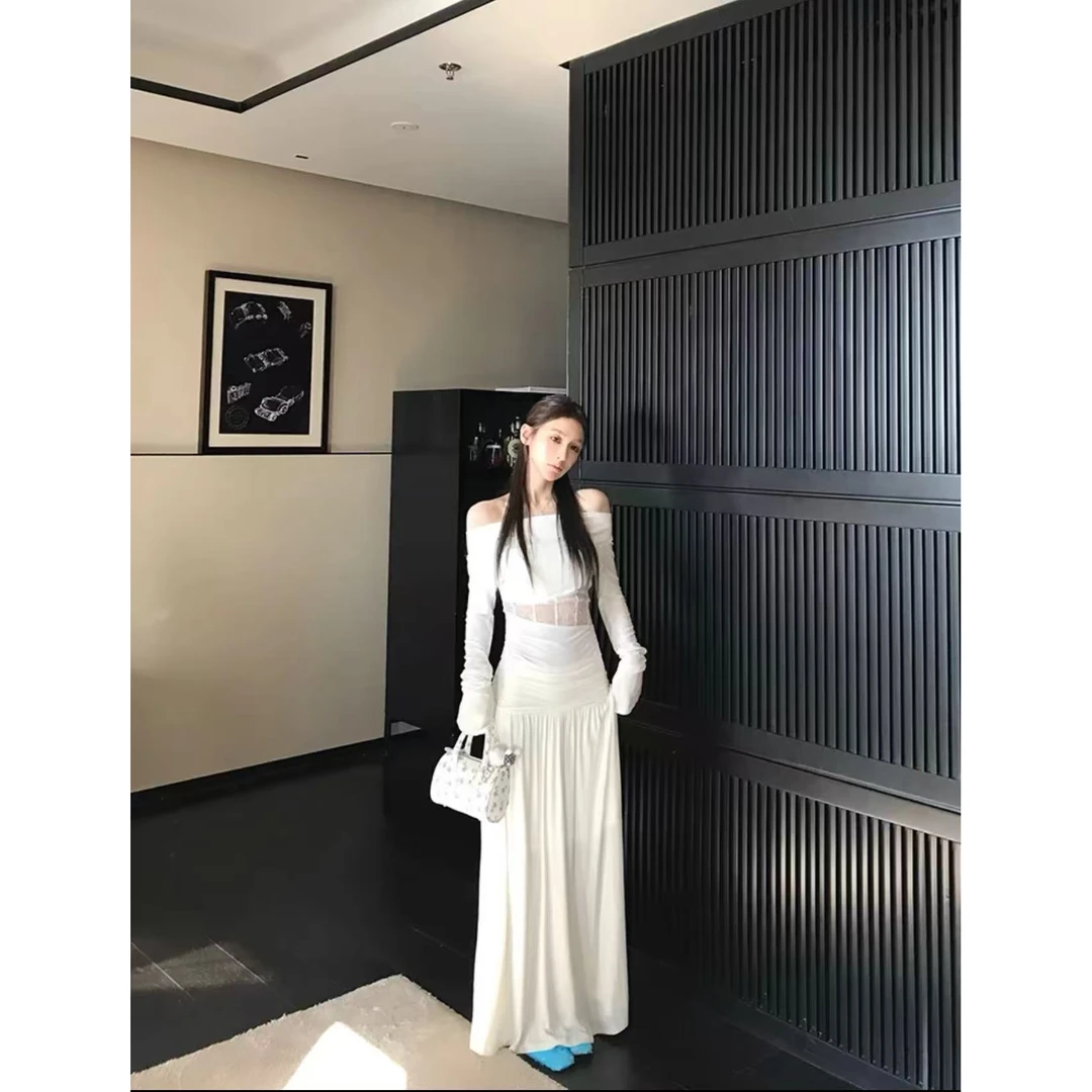香软Crush 设计感一字肩镂空蕾丝褶皱打底衫半身裙套装