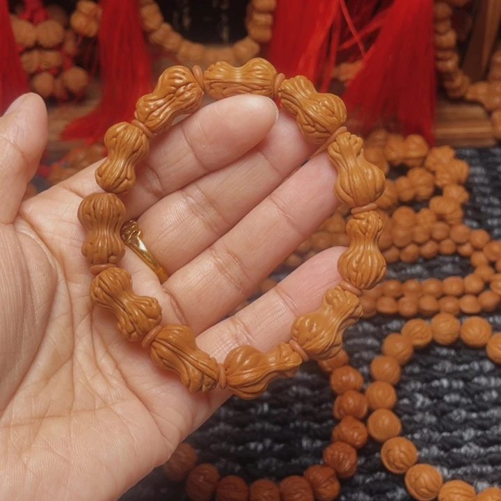 木质类龙纹桃枭挂件