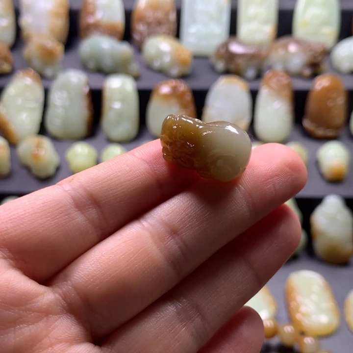 和田玉（糖玉）未镶嵌颈饰