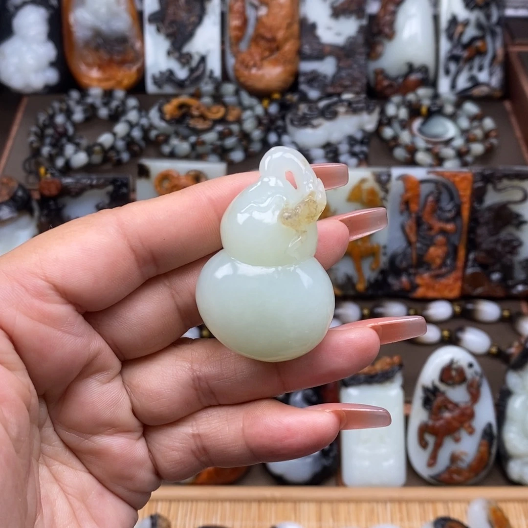 颈饰未镶嵌和田玉