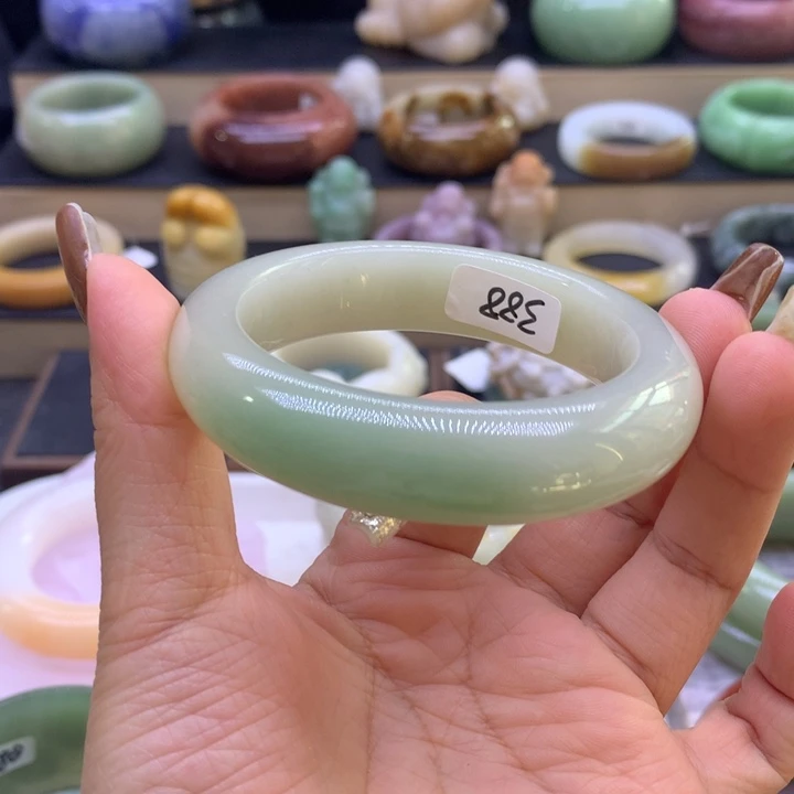 栗****石英岩玉未镶嵌13468975444