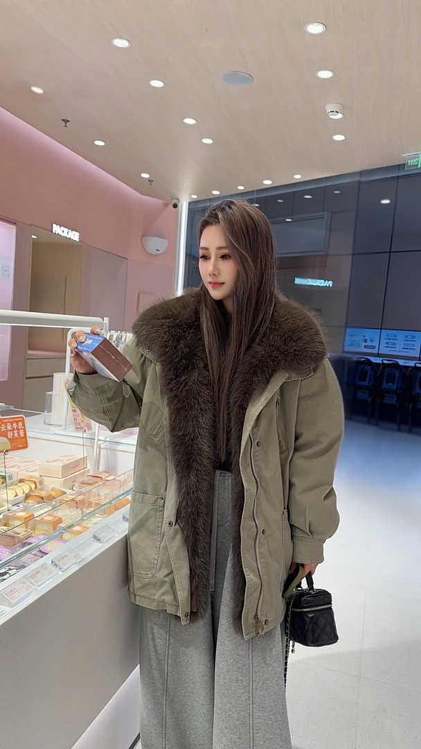 韩版女装冬季新款时尚设计感百搭大毛领工装派克服加绒加厚外套