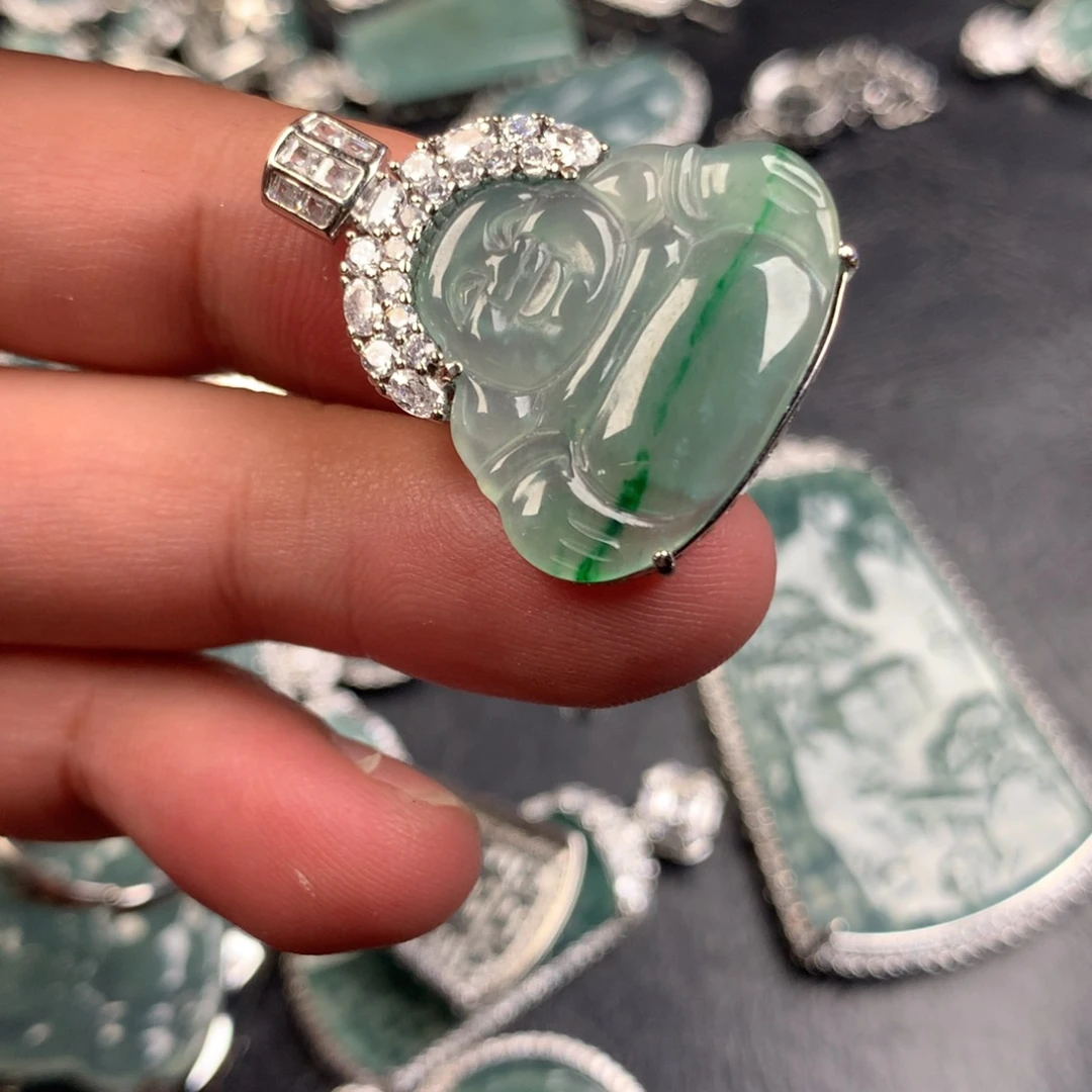 翡翠未镶嵌颈饰佛公