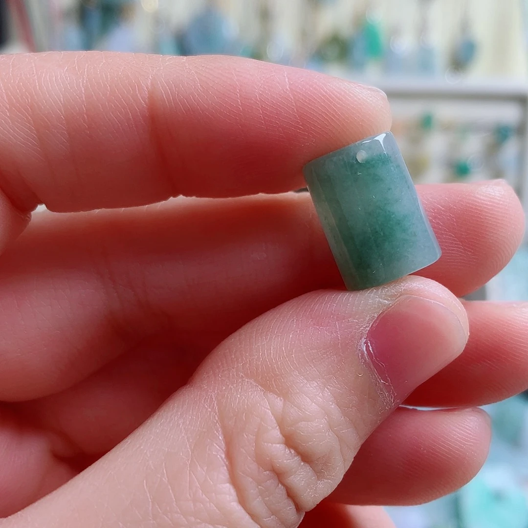 翡翠未镶嵌颈饰无事牌