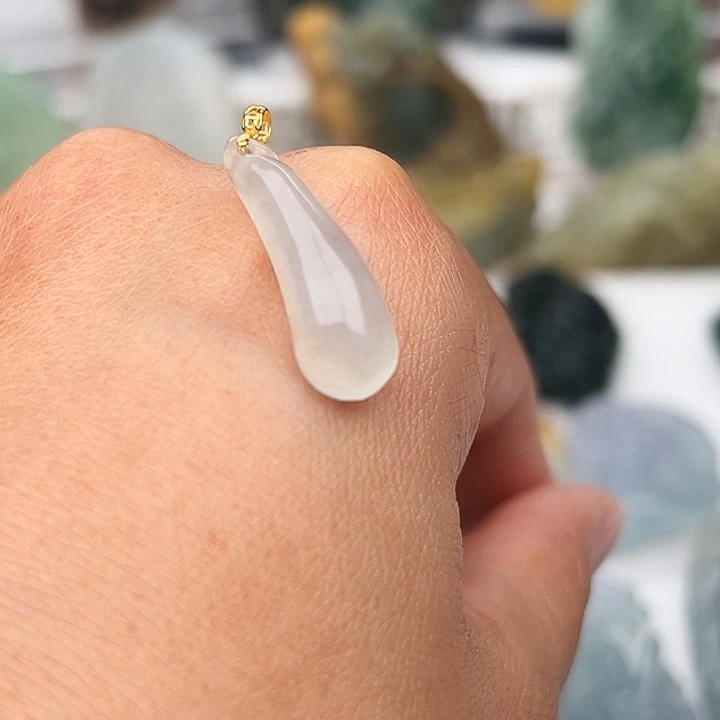 翡翠18K金镶嵌颈饰福瓜