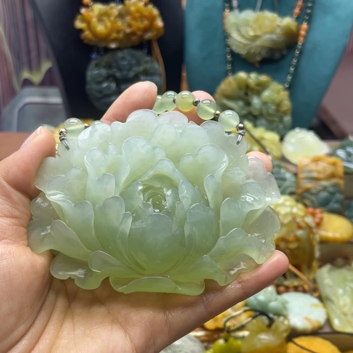 我***地蛇纹石玉未镶嵌颈饰