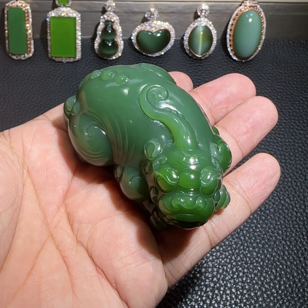 未镶嵌和田玉（碧玉）挂件刘**少