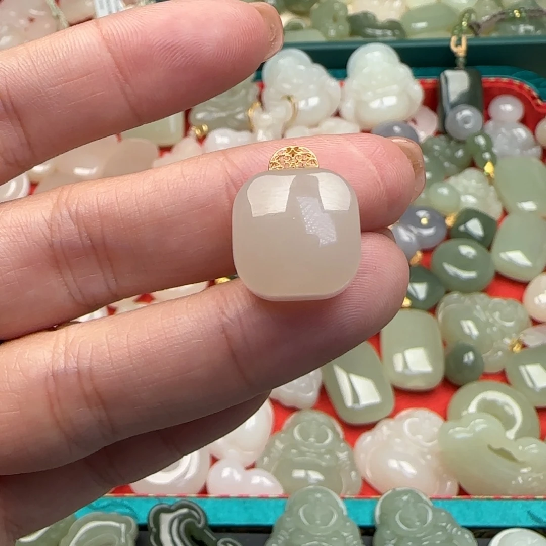 和田玉颈饰未镶嵌月*兔