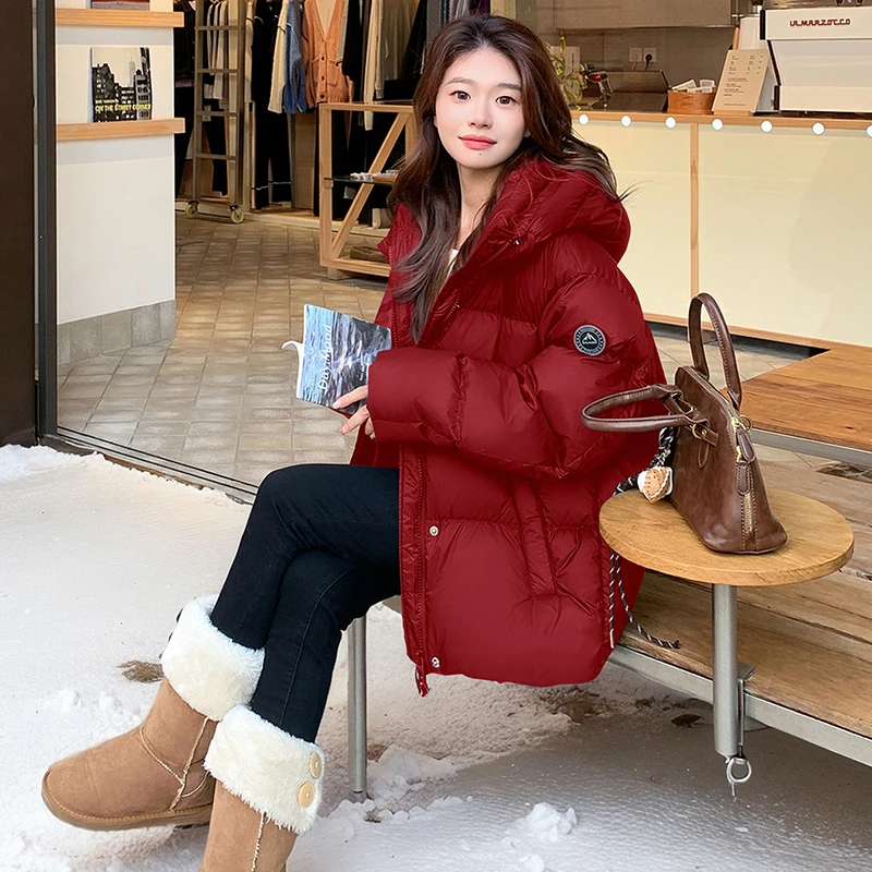 新年红色白鹅绒羽绒服女冬季2024新款韩版休闲时尚加厚保暖面包服