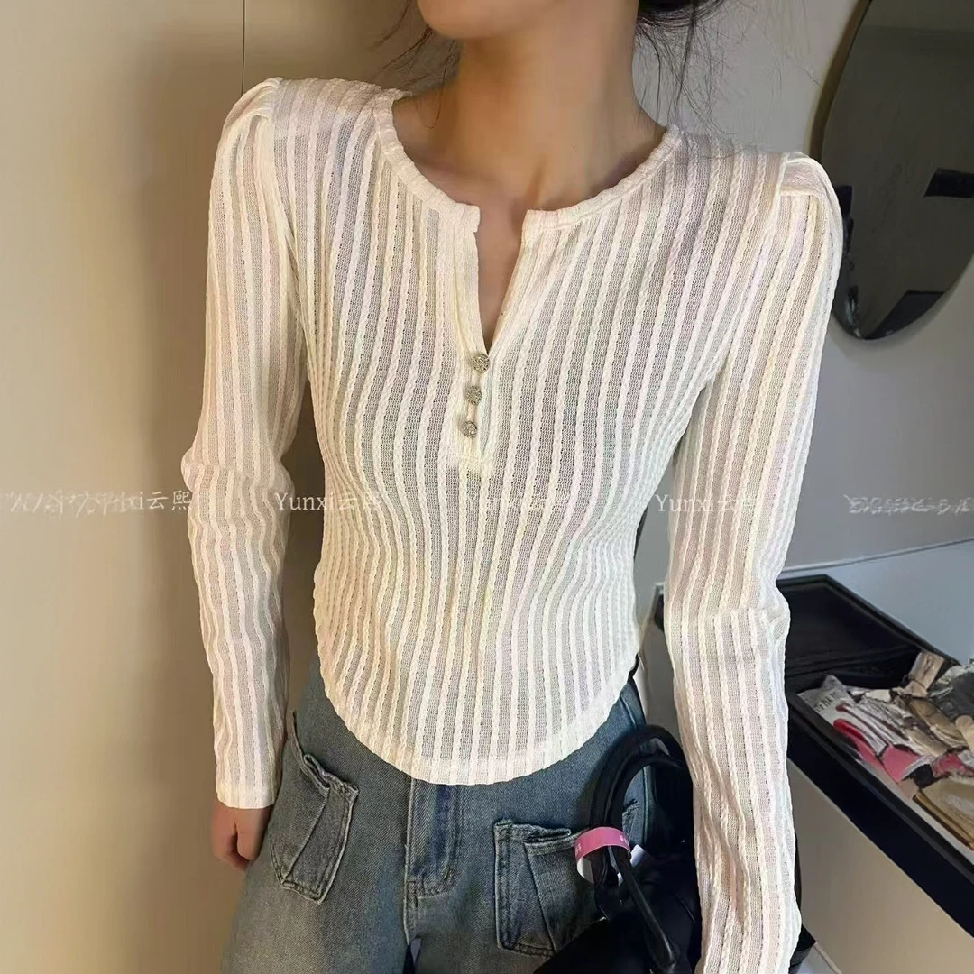 新款打底衫V领显瘦长袖时尚修身设计感