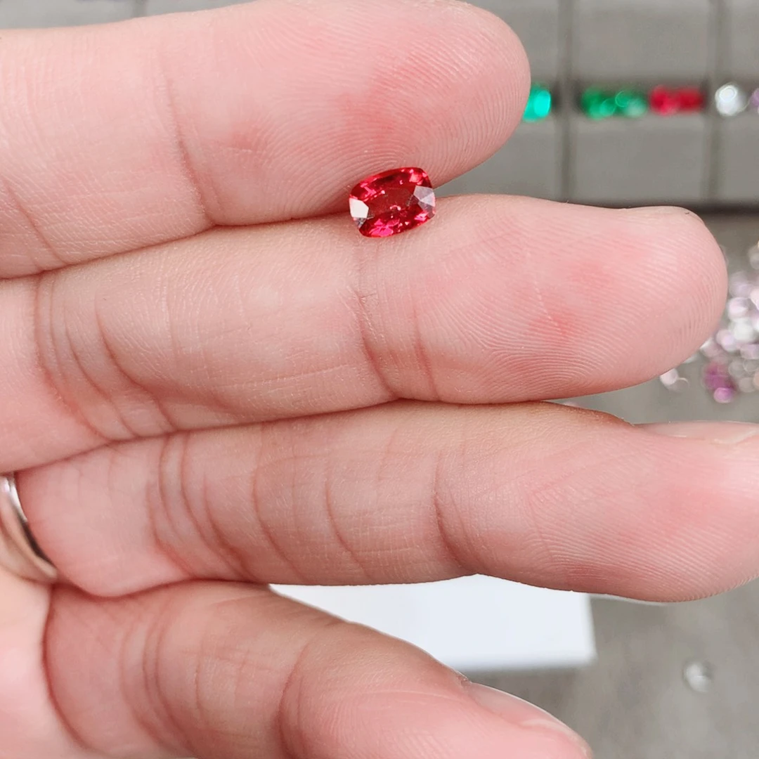 尖晶石裸石未镶嵌0.99ct 尖晶石