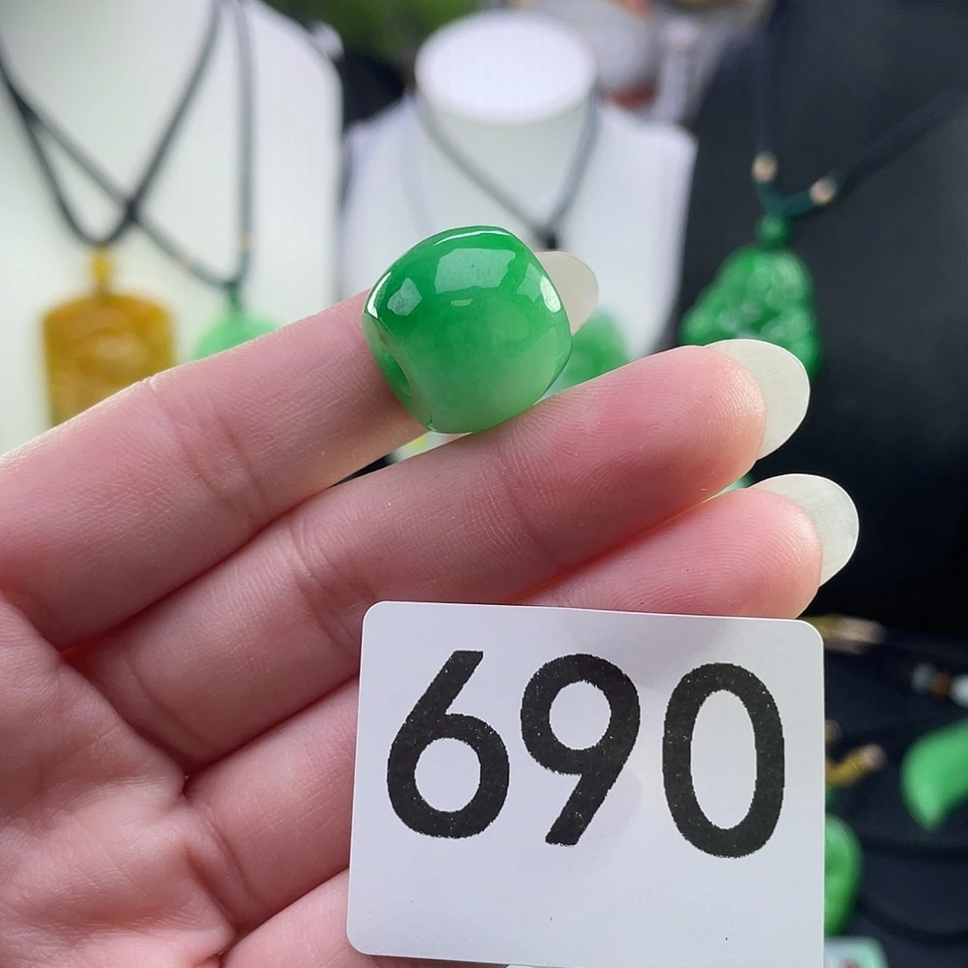 吊坠(赠链)未镶嵌翡翠