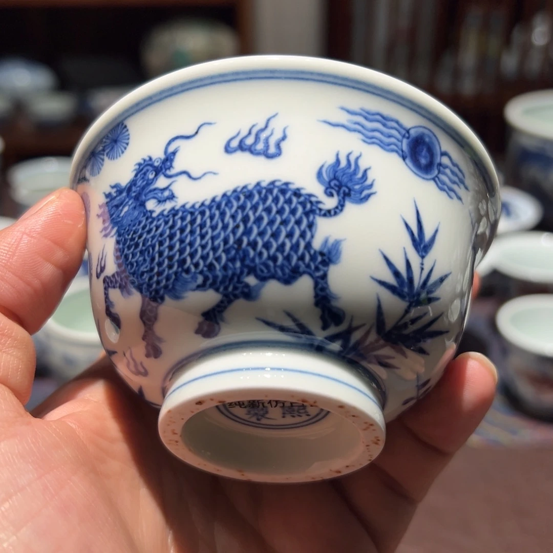 陶精品青花松竹梅麒麟望月压手杯口径约9.4厘米