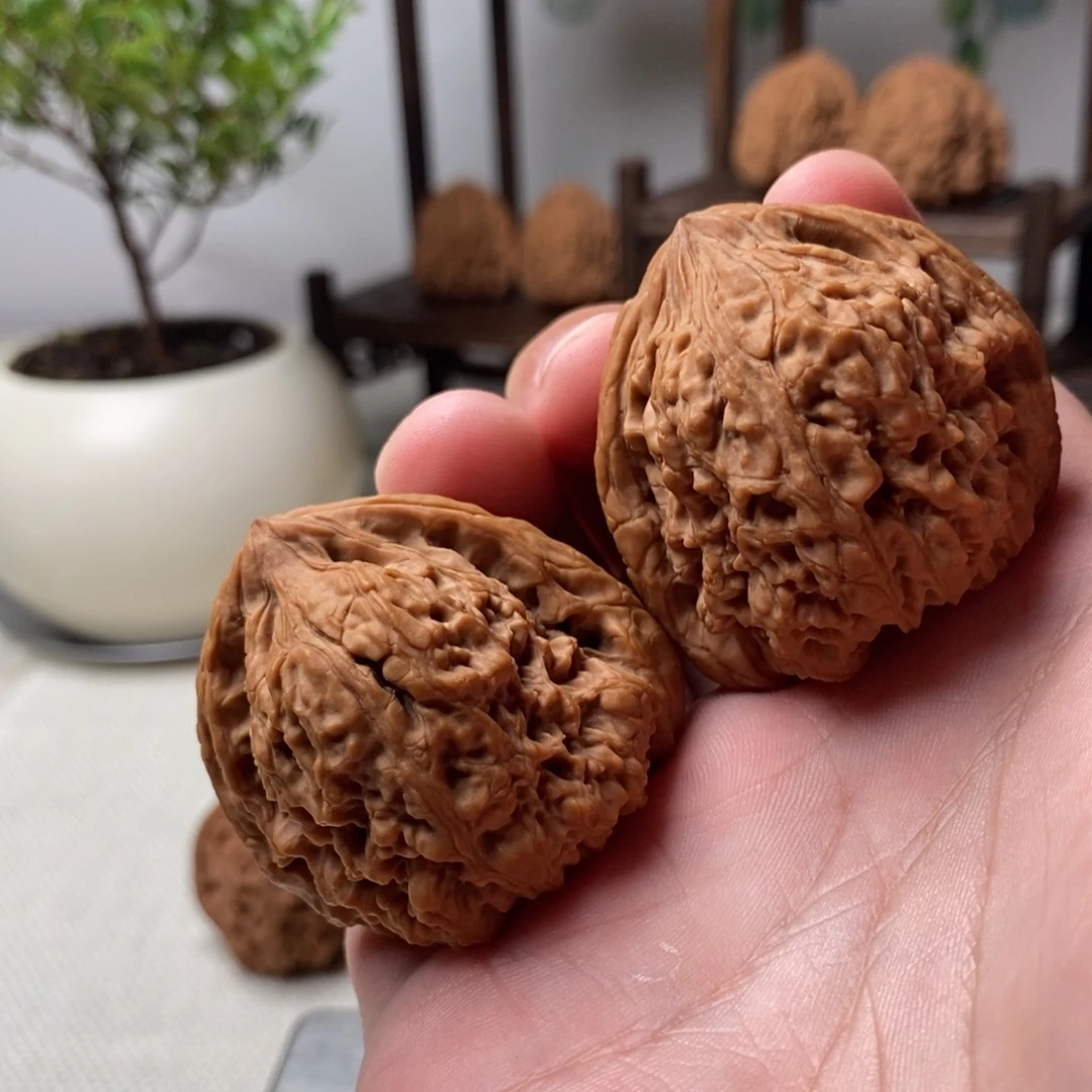 文玩核桃把件抚*云对歪火焰纹