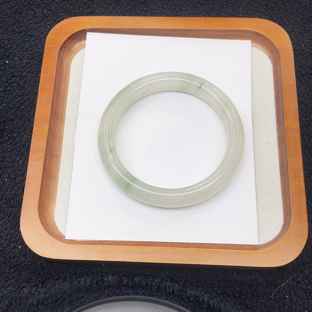 石英质玉未镶嵌手镯13