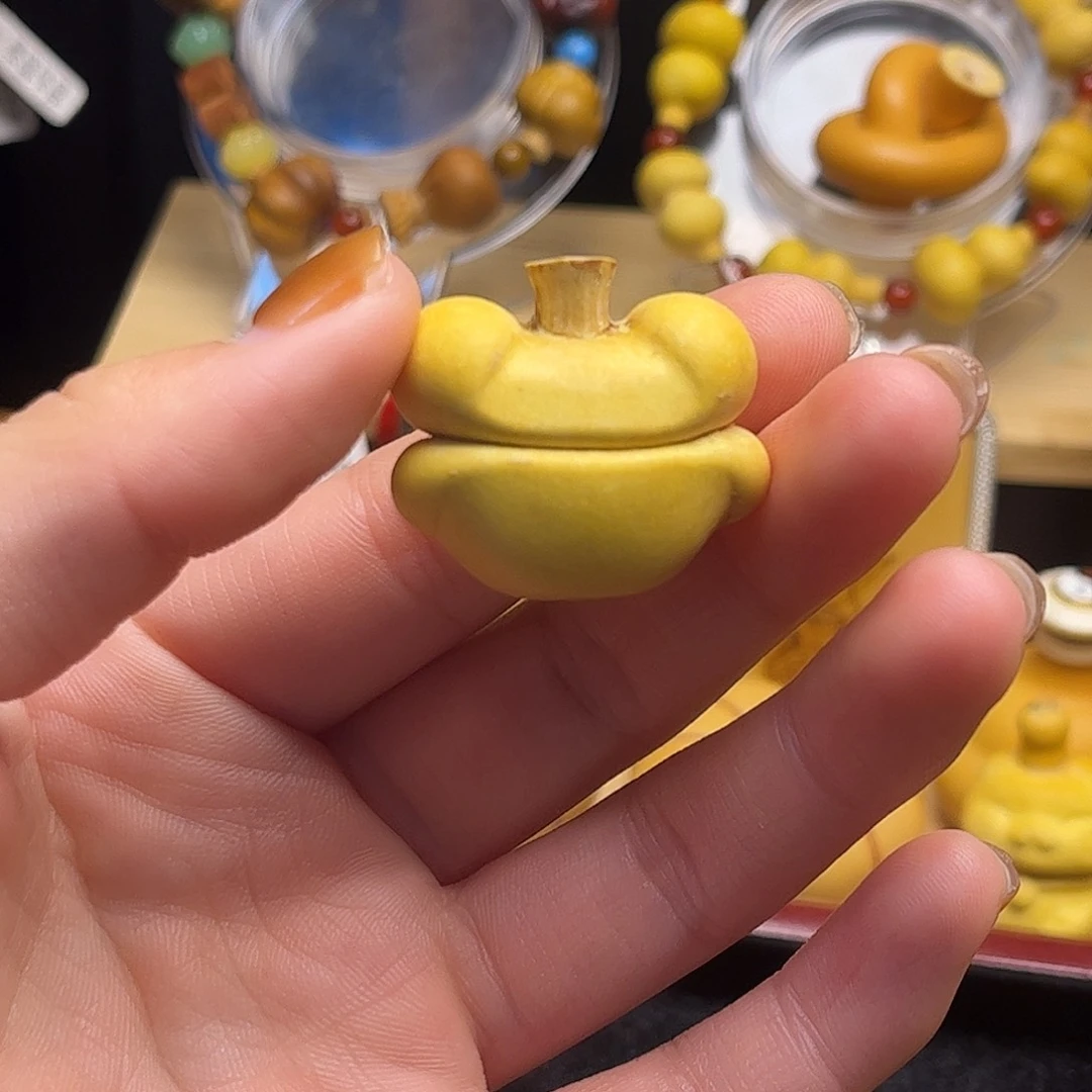 小熊端肩一个一个