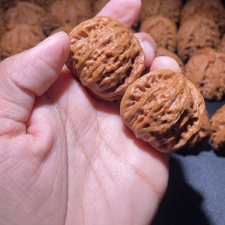 ****x桃核吊坠小妹三棱