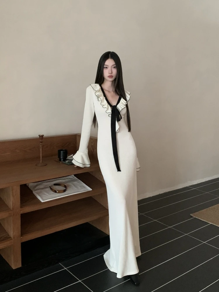 法式绝美白色V领荷叶边长袖连衣裙女秋季气质修身包臀鱼尾长裙子