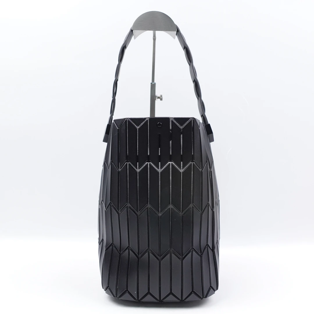 95新 Issey Miyake/三宅一生 单肩包/T10174405