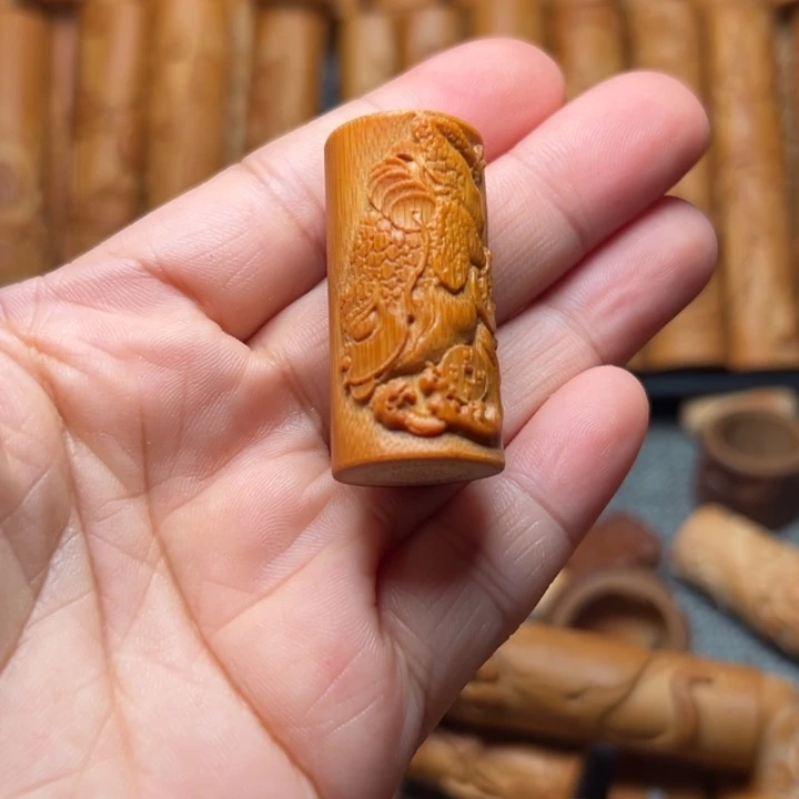 实心竹雕刻手把件