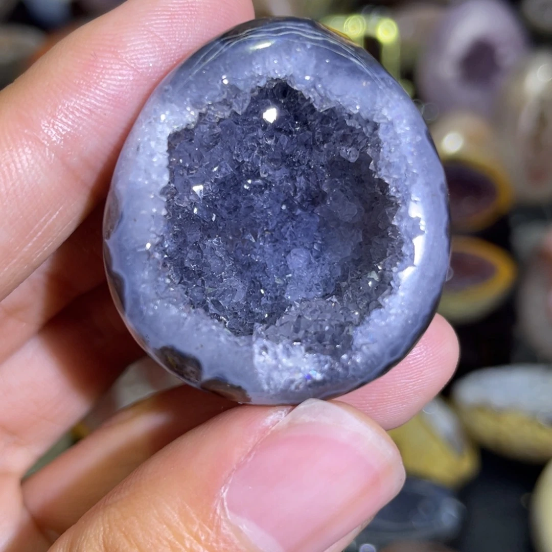 水晶大型摆件未镶嵌?