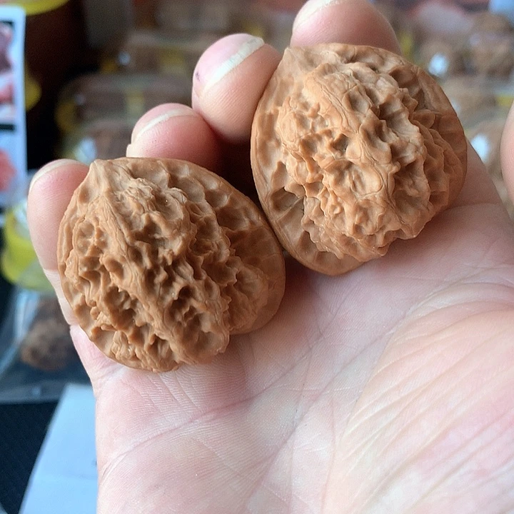 文玩核桃吊坠40梨木台