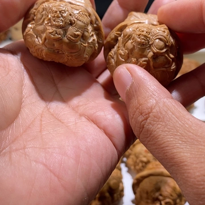 岁***迹文玩核桃把件纯手工雕刻文玩核桃