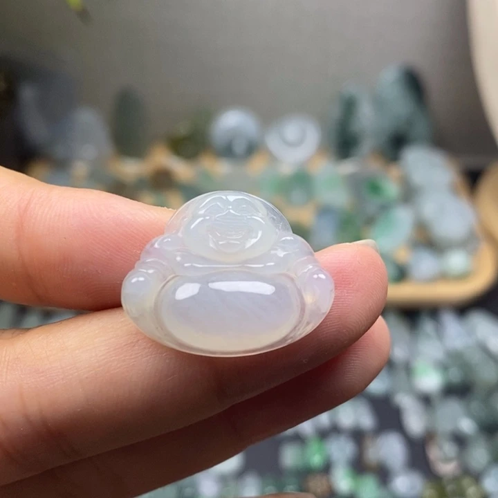 翡翠未镶嵌颈饰佛公