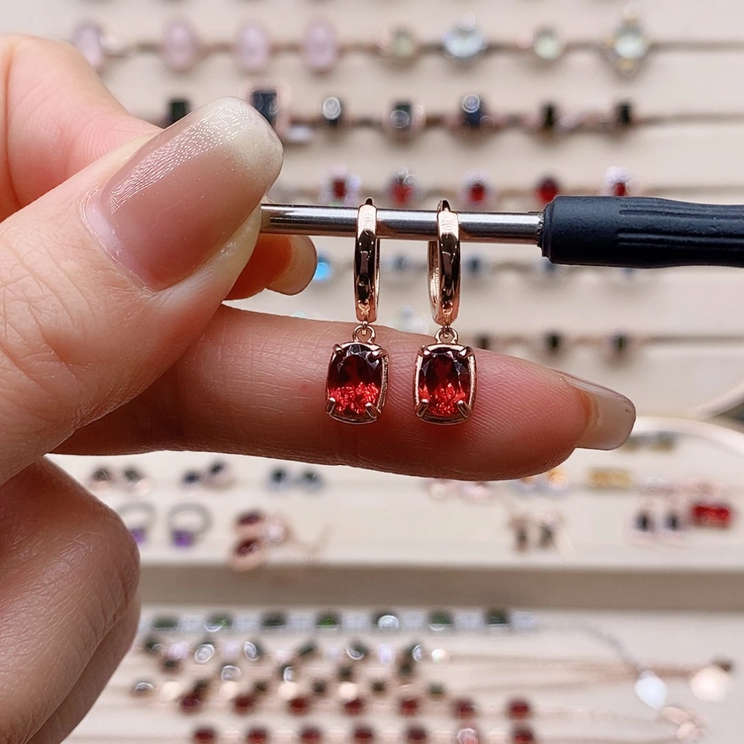 银S925镶嵌耳钉石榴石耳钉