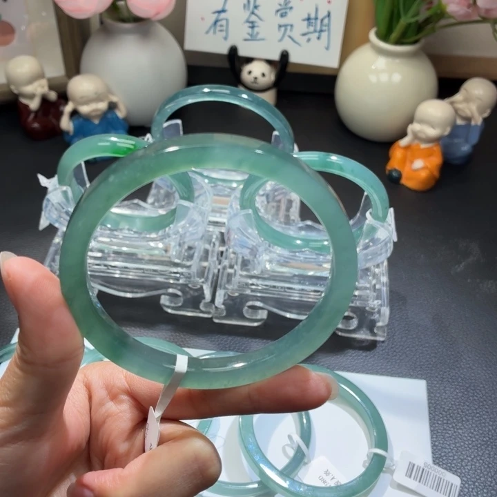 翡翠未镶嵌手镯冰蓝绿半山水