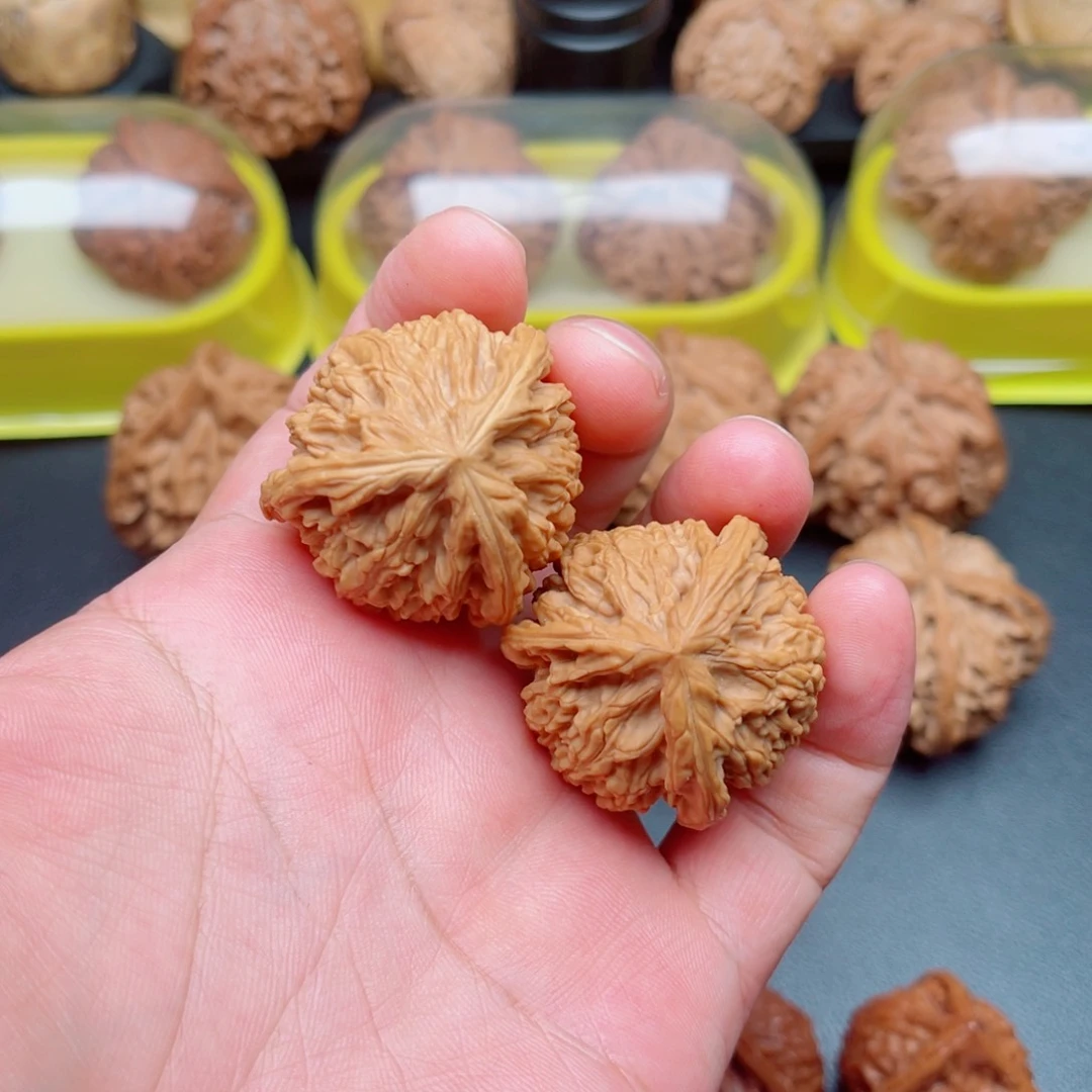 朱***嘎文玩核桃把件文山三棱35×34×34