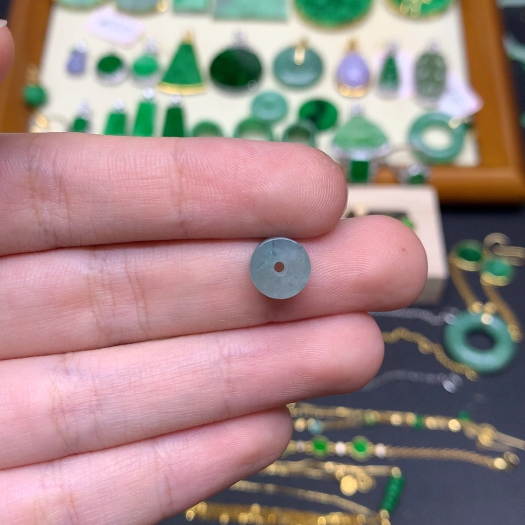 翡翠未镶嵌颈饰有纹裂