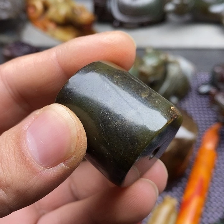 未镶嵌蛇纹石玉颈饰
