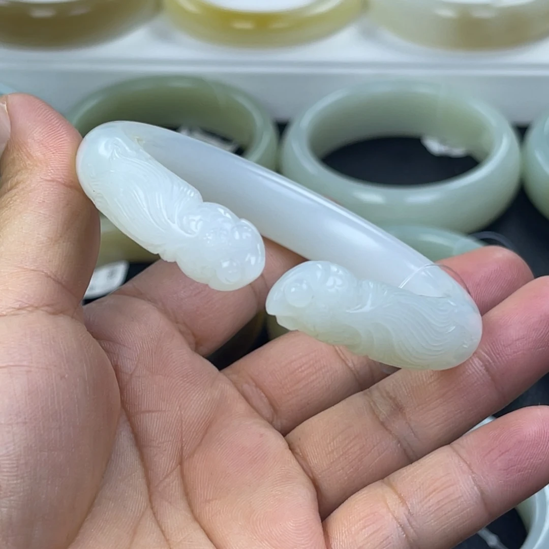 和田玉未镶嵌手镯