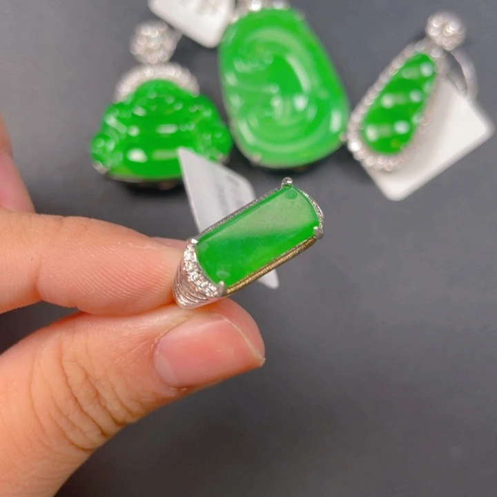 【闪购商品】颈饰银S925镶嵌翡翠翡翠