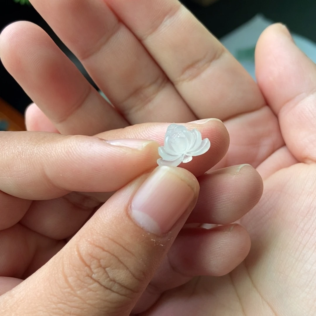 定制翡翠未镶嵌莲花