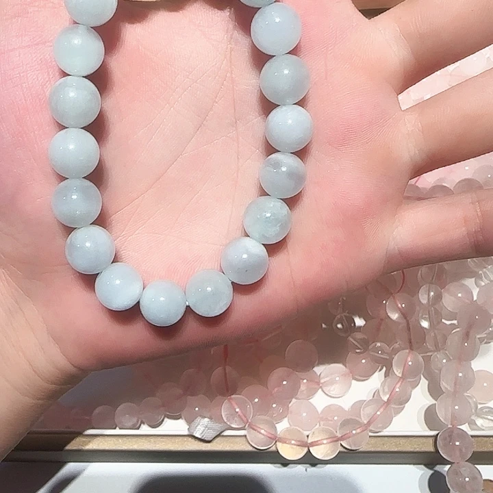 水晶手串未镶嵌不知道是啥