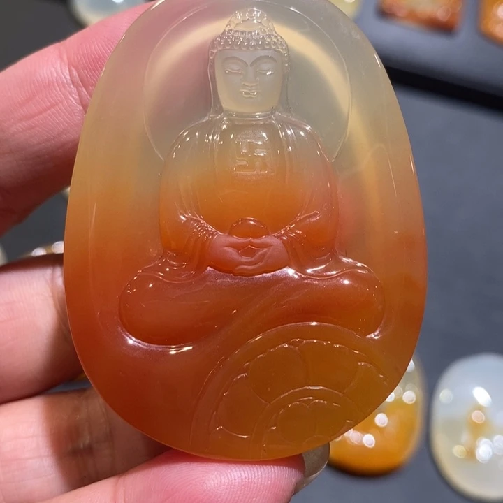 未镶嵌石英质玉（黄龙玉）颈饰