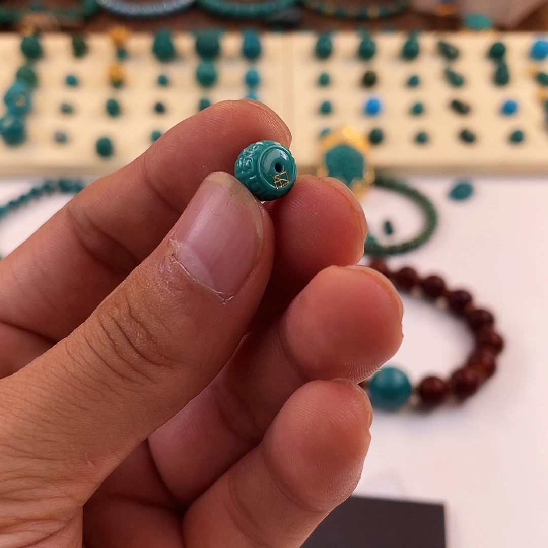 绿松石未镶嵌颈饰